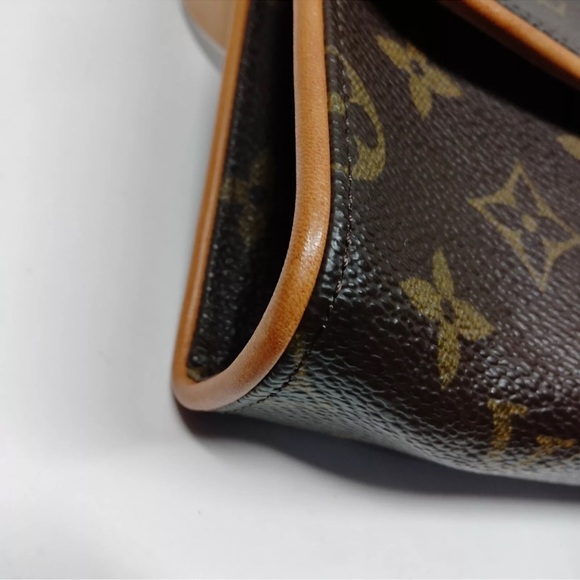 Louis Vuitton Florentine - Picture 5 of 10